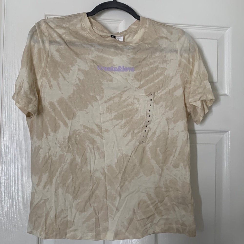 Brand new tshirt. Never worn. Size small. Tan and white tie dye